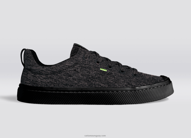 punto negro piedra hombres 4F2V6182 Cariuma