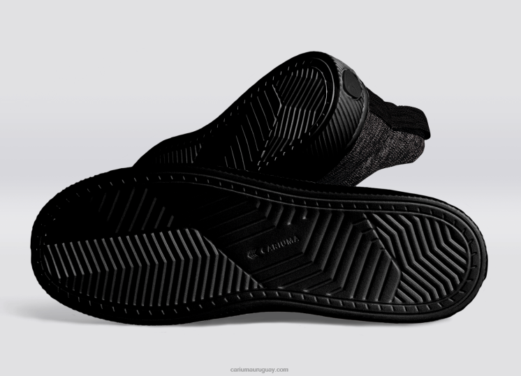 punto negro piedra hombres 4F2V6182 Cariuma