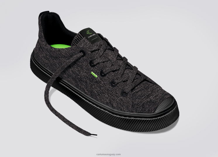 punto negro piedra hombres 4F2V6182 Cariuma