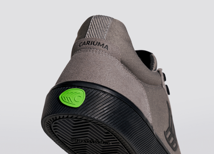 gris negro mujer 4F2V6341 Cariuma
